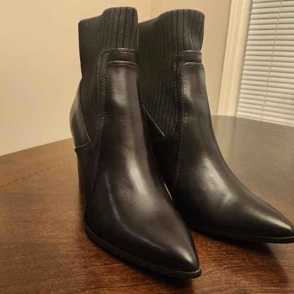 Amazon Bootie - Picture 2 of 4